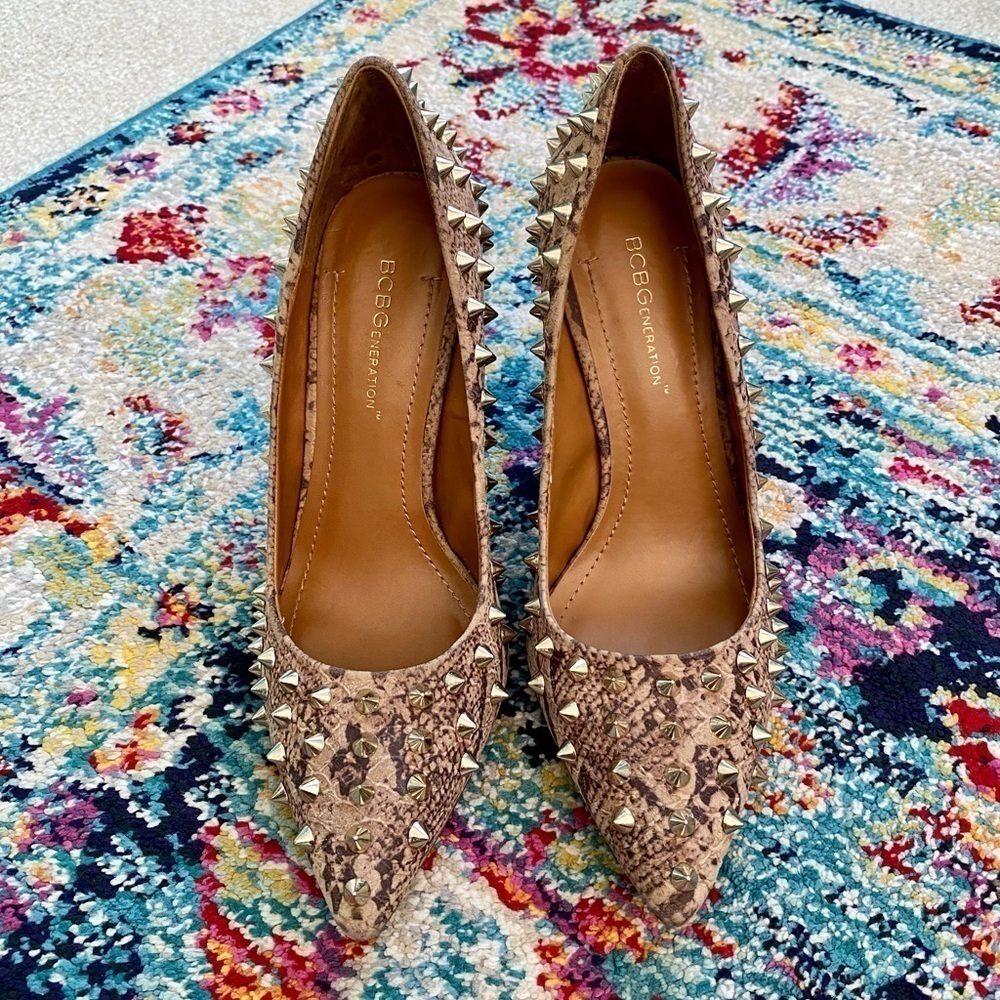 BCBGeneration Oahu Snake Print Spiked Studded Heels Size 7.5